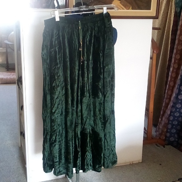 Romantic Gypsy Boho Floral Bell Sleeve Top & Green Velvet Skirt - Picture 12 of 13